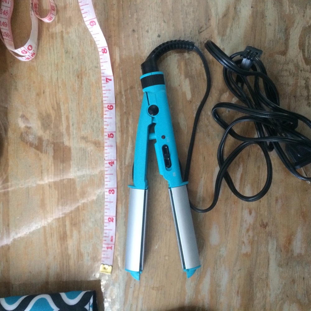Travel hair-straighter